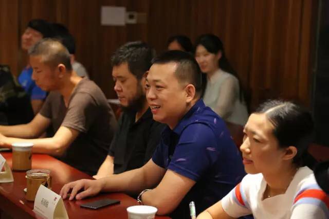 团廊坊市委组织开展新兴青年群体座谈会暨“筑梦基地”揭牌仪式